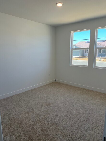 Building Photo - 1840 Vincent Dr