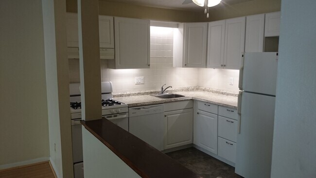 Building Photo - 180 Mountain Ave