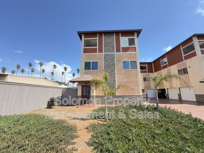 Building Photo - 2030 Broadway St