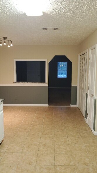 Building Photo - 55 Plum Orchard Rd