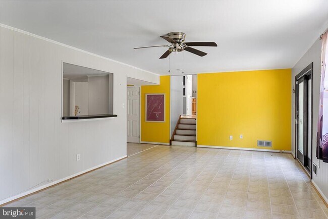 Building Photo - 18 Lakeview Dr