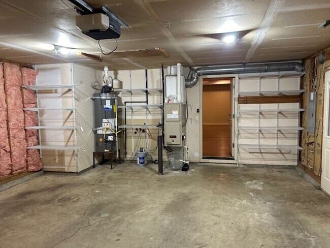 Building Photo - Burnt Bridge Creek 4 bedroom- Single Level