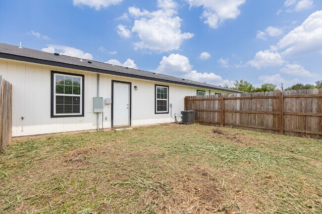 Building Photo - 1010 Co Rd 4516