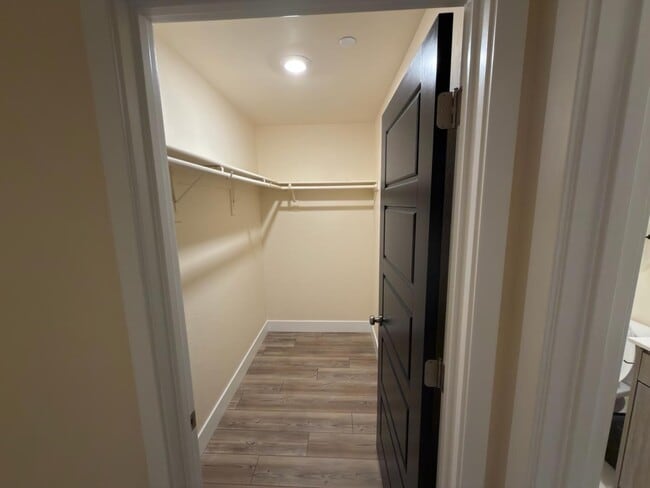 Building Photo - 2826 E Teaberry Dr