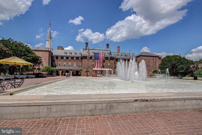 Building Photo - 906 S Washington St