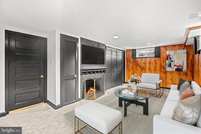 Building Photo - 6045 Edgewood Terrace