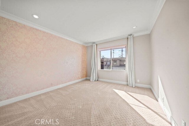 Building Photo - 6 Petria