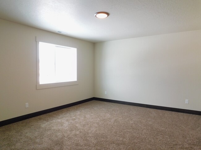 Building Photo - 785 Lake Francis Dr