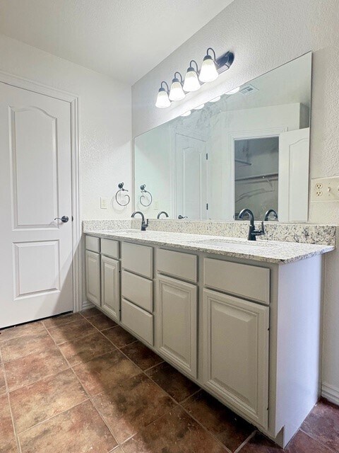 Building Photo - 4057 W Spring House Dr