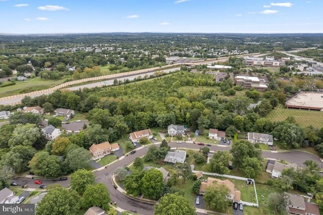 Building Photo - 1578 Yeakel Way