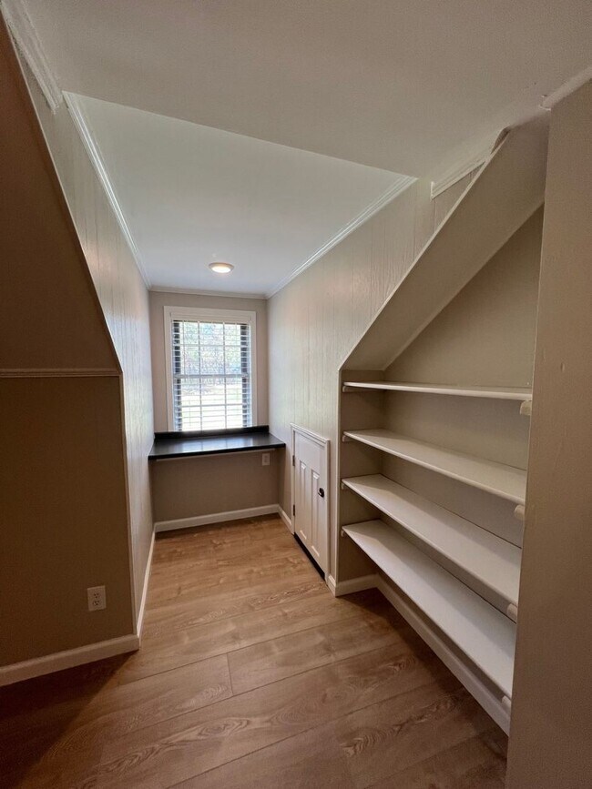 Building Photo - 9240-9250 Lockhart Rd