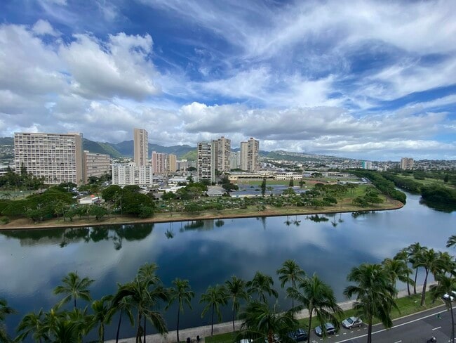 Building Photo - 2121 Ala Wai Blvd