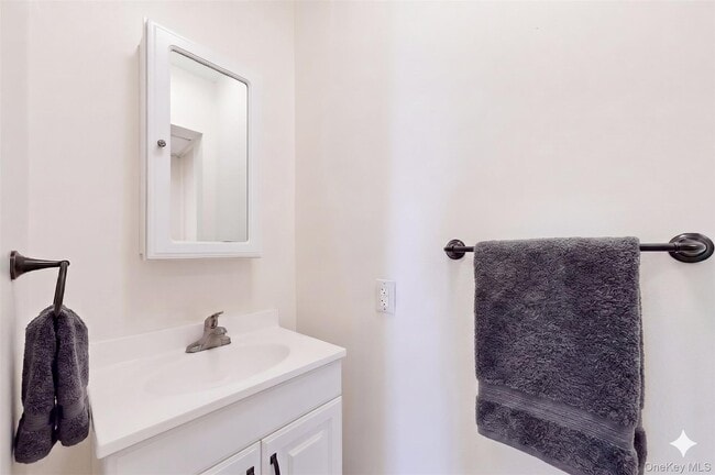 Building Photo - 22 Overlook Pl