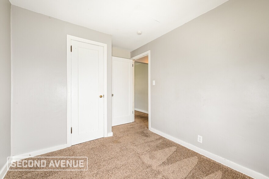 Building Photo - 220 Briarwood Dr