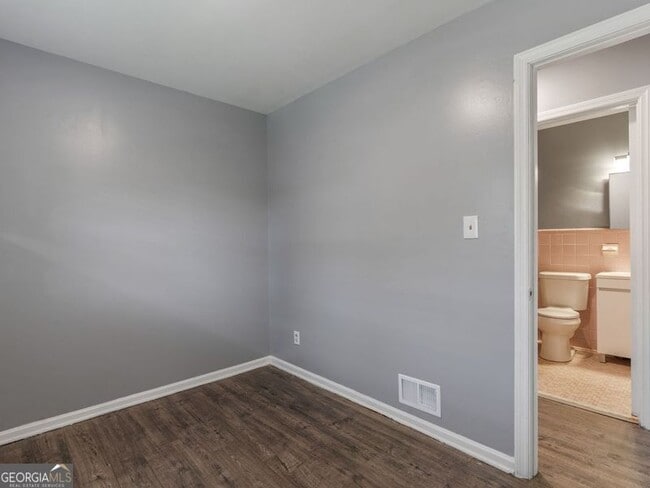 Building Photo - 836 Oakdale Dr