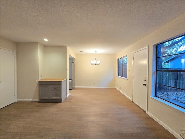 Building Photo - 1305 Dobie Dr