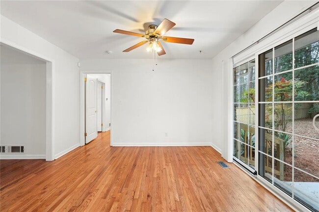 Building Photo - 2630 Warwick Cir NE