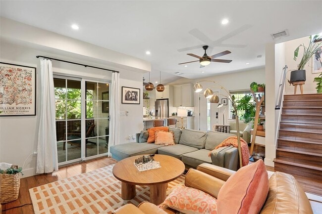 Building Photo - 2205 S L Davis Ave