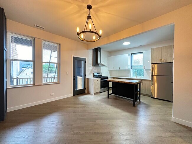 Building Photo - 841 N Mozart St