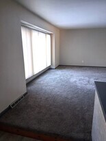 Building Photo - 28 Heritage Ct