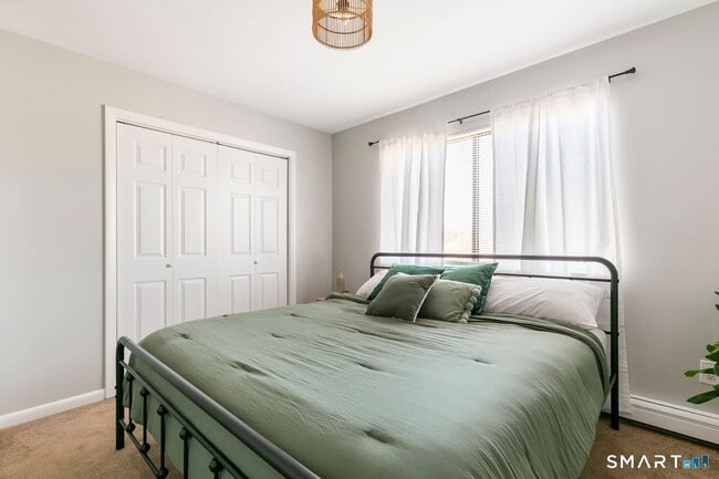 Building Photo - 516 Indian Ave