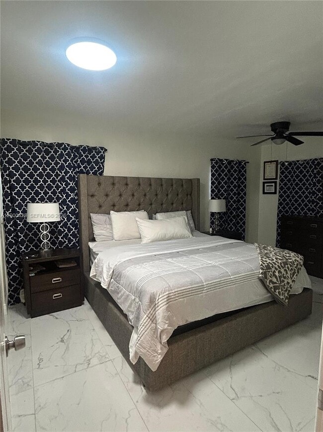 Building Photo - 400 NW 60th Way