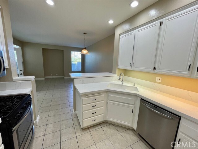 Building Photo - 94 Cloudcrest