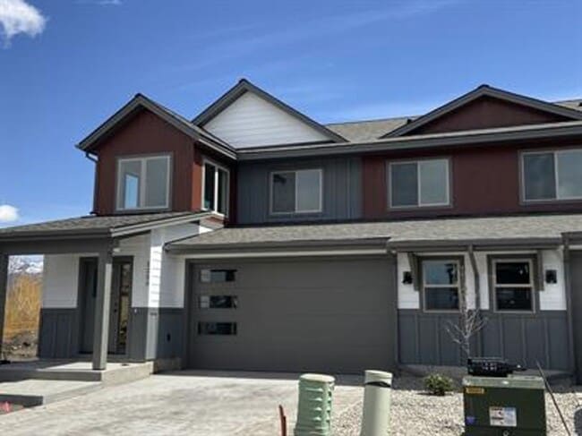 Building Photo - Spacious and Nicely Finished Townhome in Bozeman