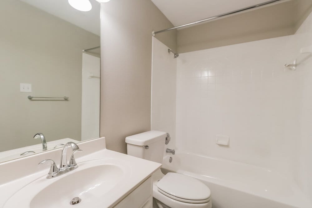 Building Photo - 200 Woodstone Dr