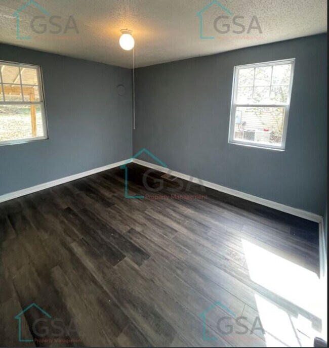 Building Photo - 2 Bedroom 1 Bath MOVE IN SPECIAL 1/2 OFF FIRST MONTH'S RENT