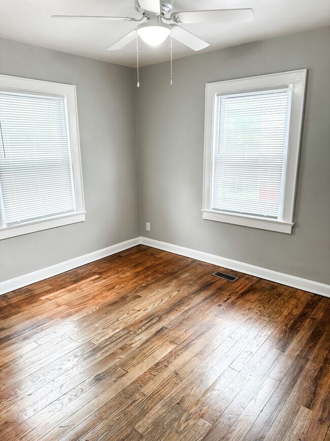 Building Photo - Charming 2 bedroom, 1 bathroom home locate...