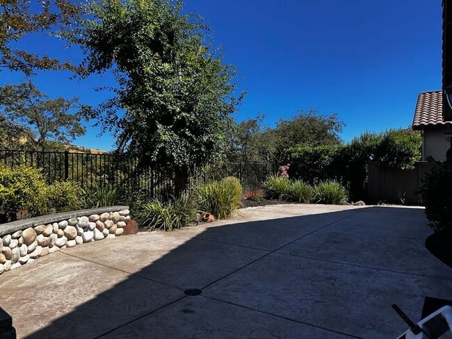 Building Photo - Spacious 3BR, 2BA with Solar and Modern Up...