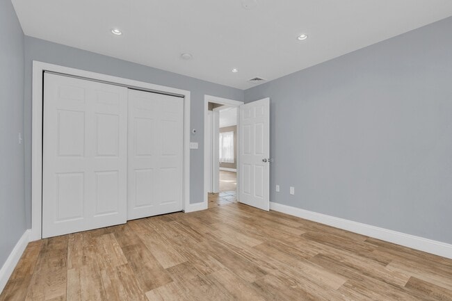 Building Photo - 35 Lipman Pl