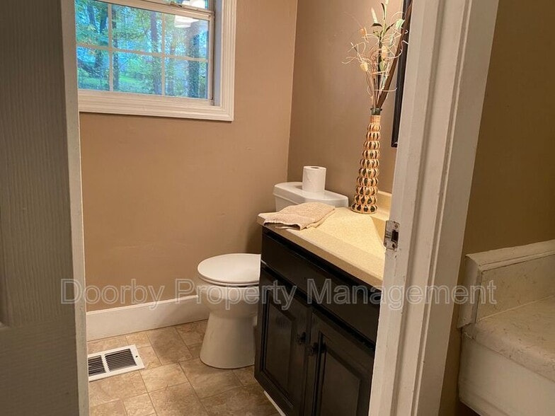 Building Photo - 3916 Blanchard St