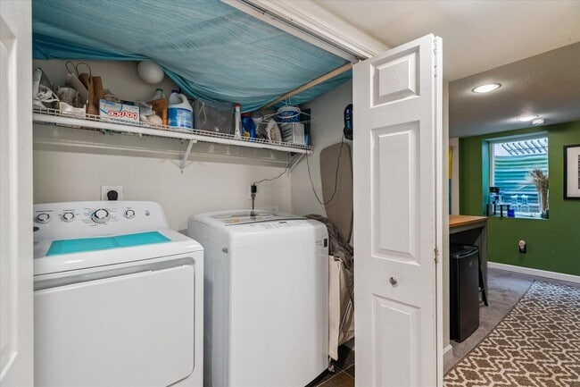 Building Photo - Furnished or unfurnished updated single family home in The Highlands.