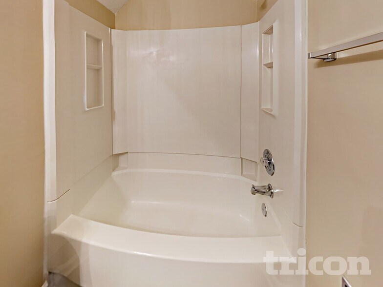 Building Photo - 9304 Twin Trail Dr