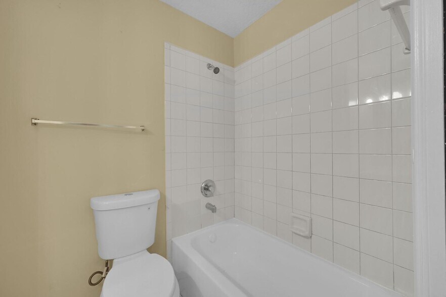 Building Photo - 901 10th St