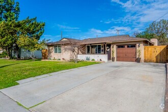 Building Photo - Gorgeous Remodeled 3 Bed 2 Bath Fullerton ...