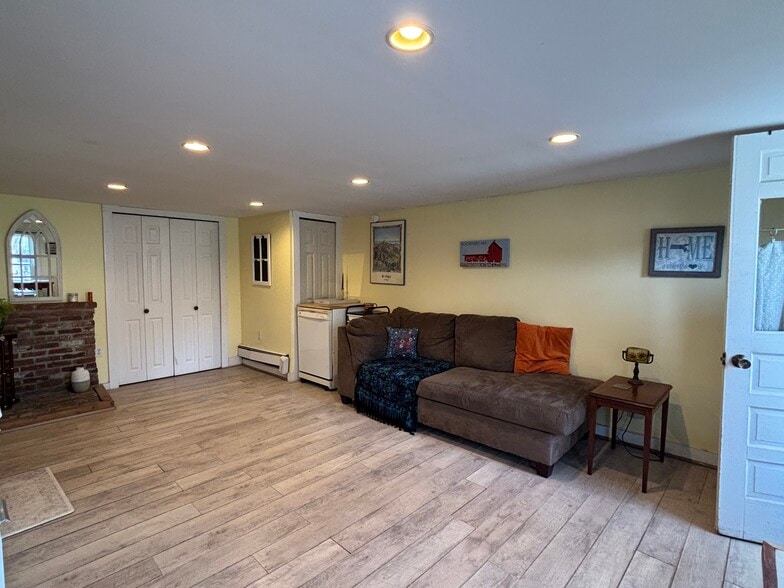 Building Photo - 8B Springfield Ct