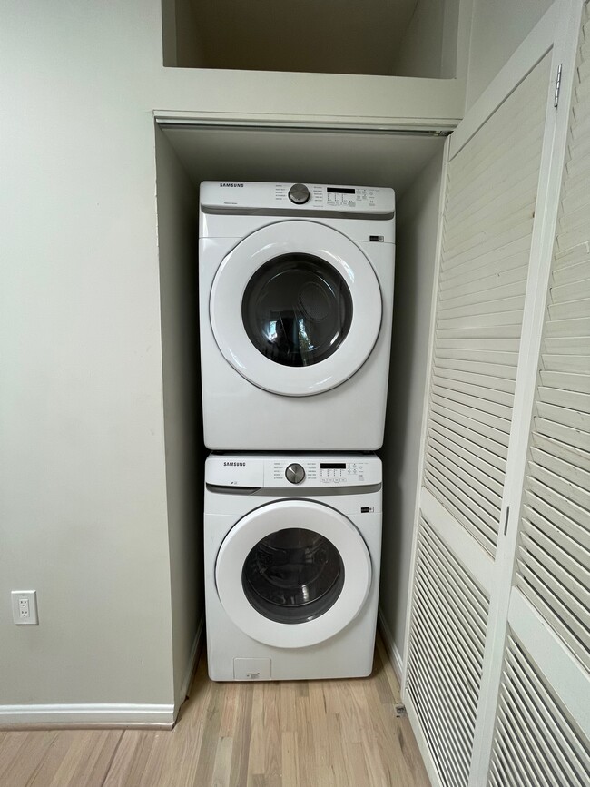 Building Photo - 3131 11th St NW