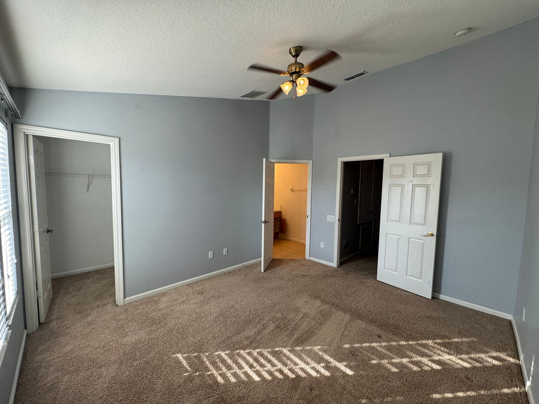 Building Photo - 2368 Silver Palm Dr