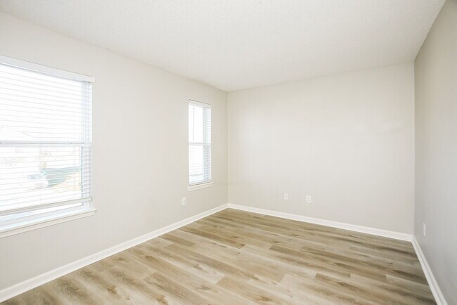 Building Photo - 4327 Raintree Rd