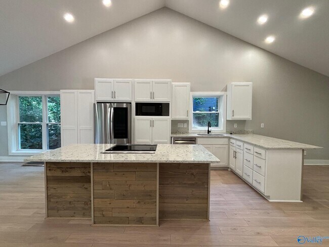 Building Photo - 245 Pine Ridge Rd