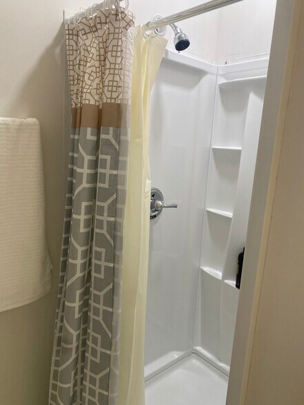 Building Photo - 6003 Pleasant Pond Pl