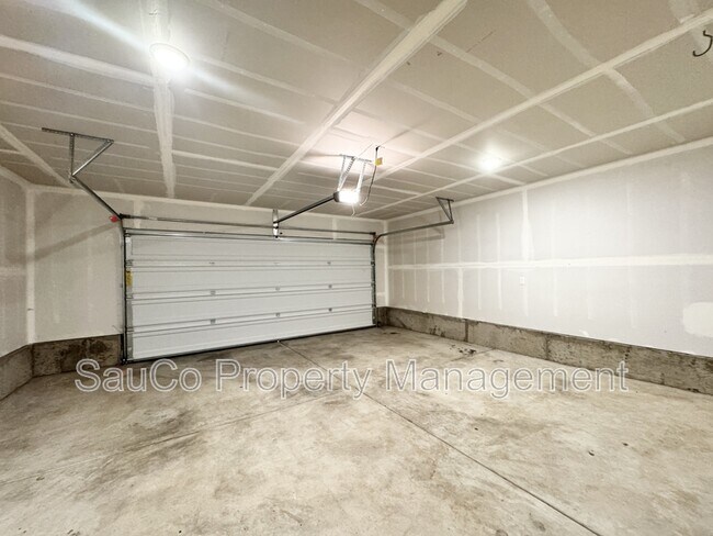Building Photo - 14419 SW 168th Ave