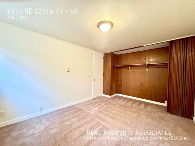 Building Photo - Spacious 2 Bedroom /1 Bath with Off Street...