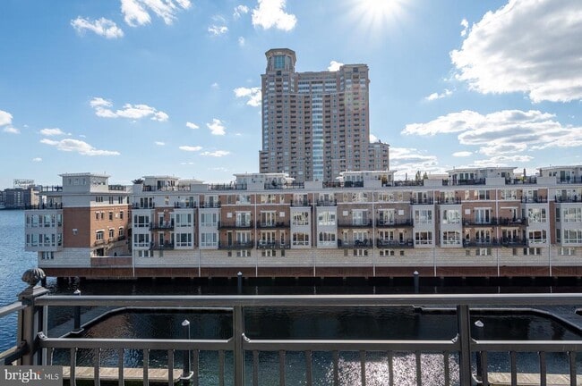 Building Photo - 621 Ponte Villas N