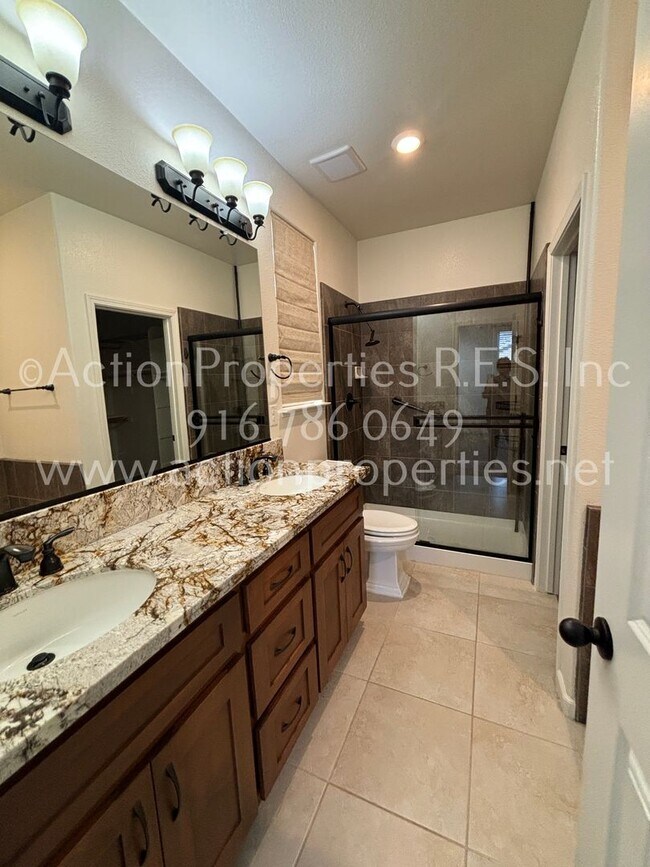 Building Photo - Solar Rocklin Gated Single Story: Close To Shopping 3 Bedroom 2 Bath, Covered Patio, Low Maintena...
