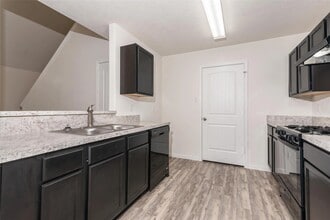 Building Photo - 4023 Rose Mary Bend
