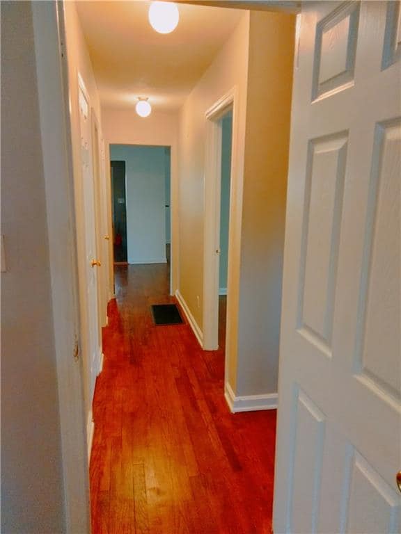 Building Photo - 1914 Shalimar Dr NE